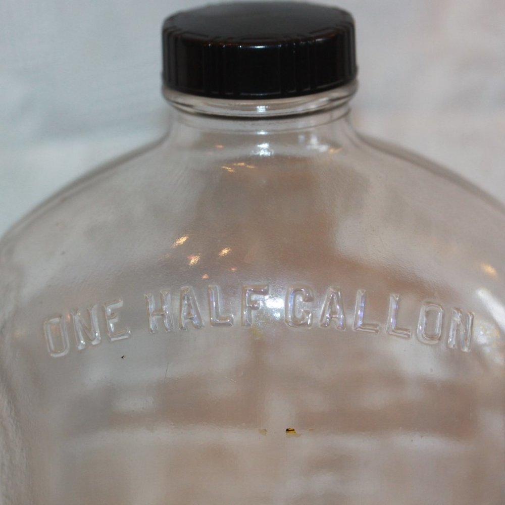 VINTAGE  1/2 HALF GALLON FLAT  GLASS MILK BOTTLE - Picture 2 of 3